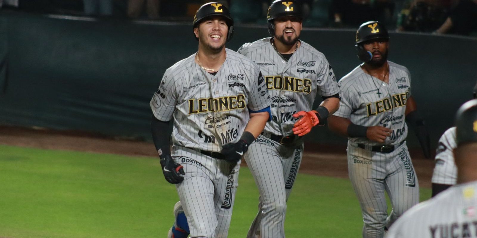 Leones de Yucatán vs. Pericos de Puebla, 3o de la serie, serie para Puebla, 13×8, 8 del 150525 en Puebla, Diosbel Arias, Norberto Obeso y Miles Simington