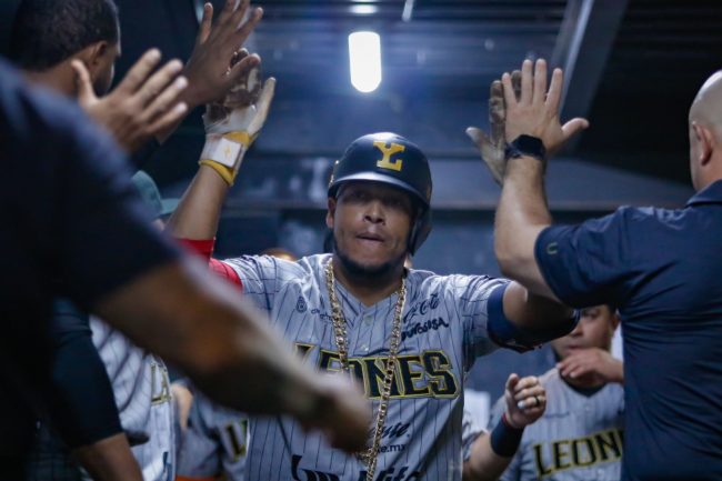 Leones de Yucatán vs. Piratas de Campeche, juego 34, 1o de la serie, 11×8, 7 del 270525 en Campeche, Yangervis Solarte, dio dos jonrones, uno de ellos grand slam