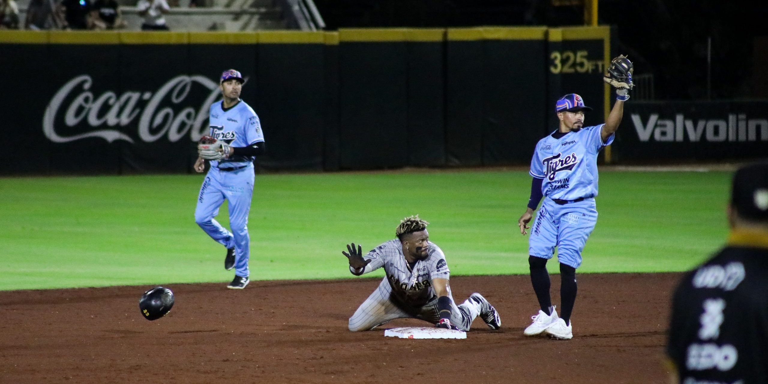 Leones de Yucatán vs. Tigres de Quintana Roo, juego 26, 2o de la serie, serie para los Leones, 8×0, 38 del 170525 en Cancún, Melvin Mercedes con Yadir Drake