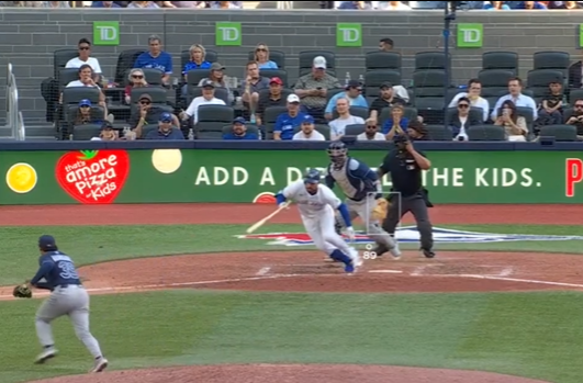 Manuel Bolón Rodríguez vs. Anthony Santander, 8a entrada, rola a sus manos y lo tocó para ponerlo fuera, Rays 8×3 a Toronto, del 150525 en Toronto