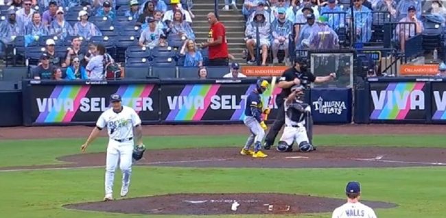 Manuel Bolón Rodríguez vs. Isaac Collins, 8a entrada, lo ponchó en tres tiros cantado, victoria rays vs. Milwaukee, 3×2, 1 del 100525 en Tampa