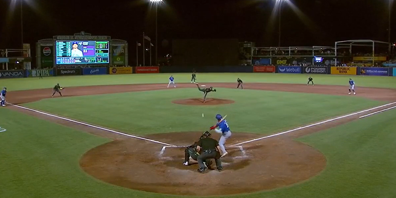 Manuel Bolón Rodríguez vs. Jonatan Clase, hold ante los Azulejos de Toronto que perdieron 1×3 ante los Rays de Tampa, 2 del 230525 en Tampa