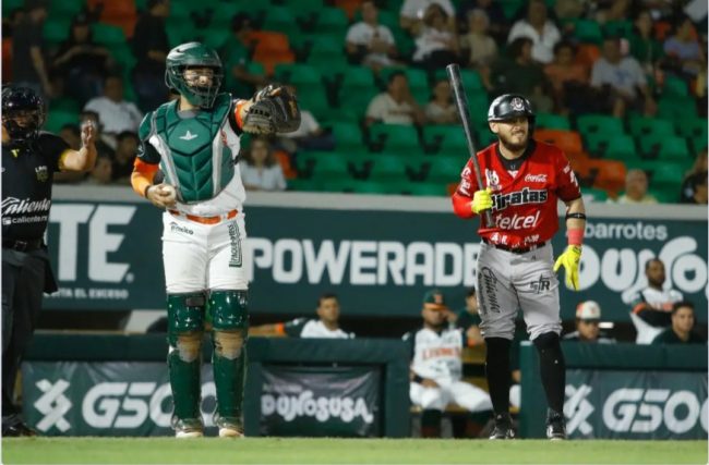 Piratas de Campeche vs. Leones de Yucatán, 10 juego, 1o de la serie, 4×2, 1 del 290425 en Mérida, Jesús Chuyito Fabela con Wébster Rivas