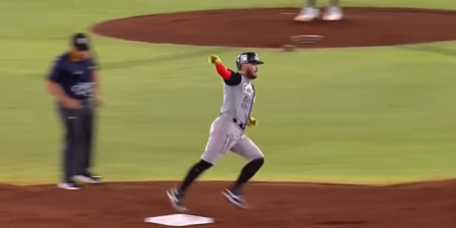 Piratas de Campeche vs. Leones de Yucatán, juego 11, 2o de la serie, serie para los Piratas, 4×2, del 300425 en Mérida, Jesús Chuyito Fabela, jonrón del tirunfo en la 9a