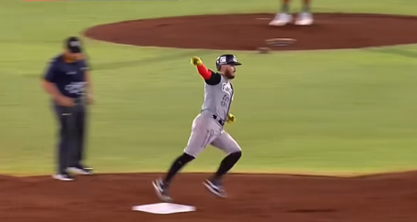 Piratas de Campeche vs. Leones de Yucatán, juego 11, 2o de la serie, serie para los Piratas, 4×2, del 300425 en Mérida, Jesús Chuyito Fabela, jonrón del tirunfo en la 9a