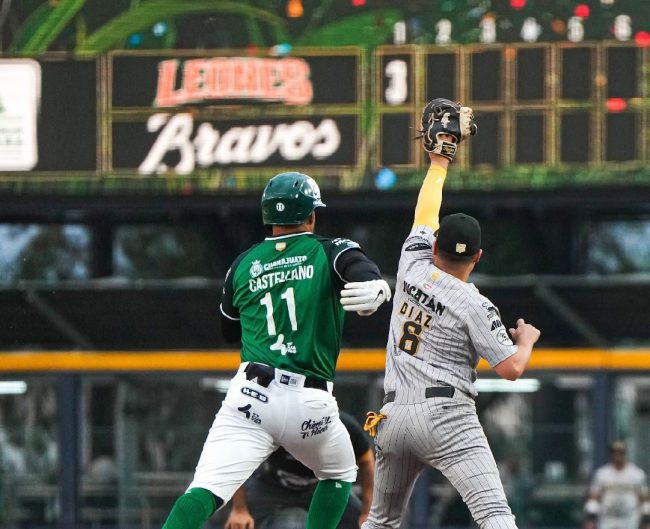 Bravos de León vs. Leones de Yucatán, juego 38, 2o de la serie, serie para los Bravos, 7×6, 11 innings, 4 del 310525 en León, Angelo Castellano con Aledmys Díaz