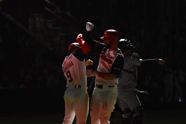 Calientes de Durango vs. Leones de Yucatán, juego 48, 3o de la serie, serie para Durango, 9×8, 4 del 120625 en Durango