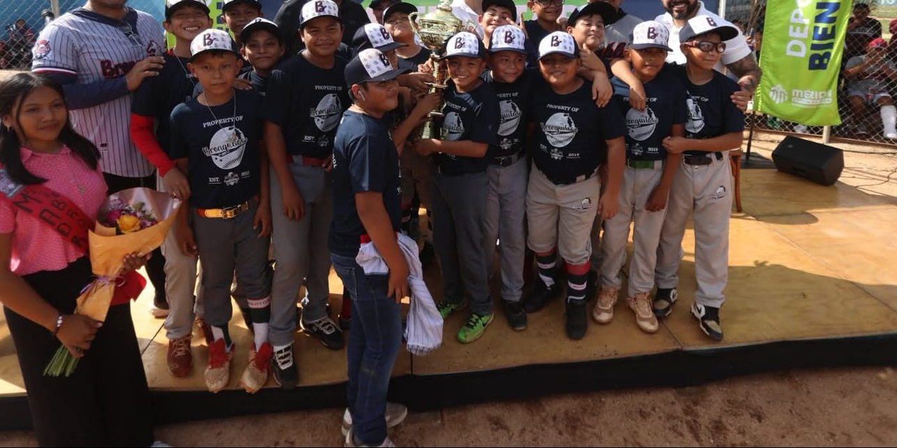 Cecilia patrón laviada, Iván Herrera Rosiles, Pedro Cámara Salazar, inauguración IX Liga Meridana Infantil y Juvenil de Béisbol del 210625 Unidad Fernando Valenzuela