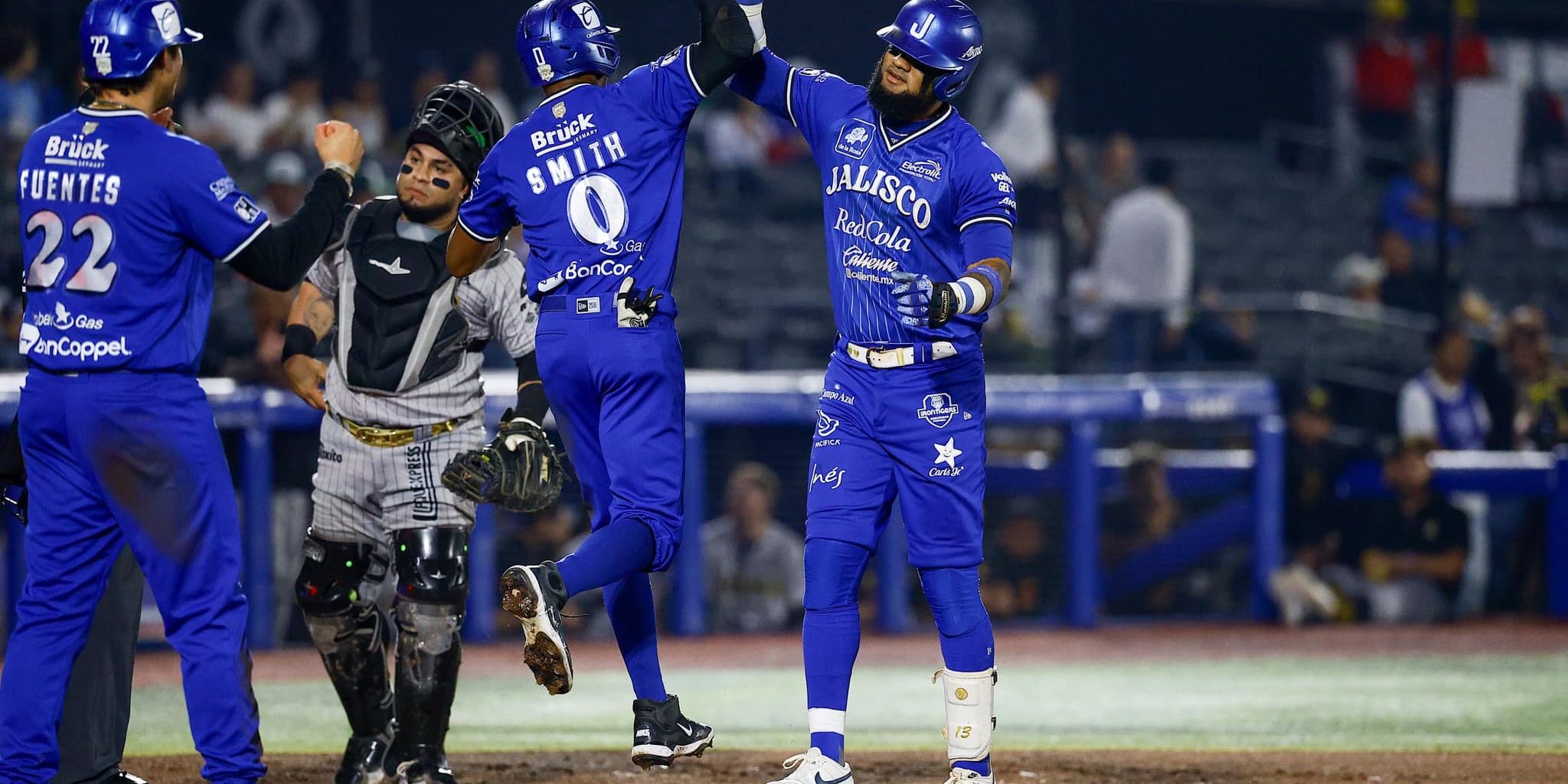 Charros de Jalisco vs. Leones de Yucatán, juego 49, 1o de la serie, 14×6, 4 del 130625 en Zapopan, Allen Córdoba jonrón en la 2a con Mallex Smith, Joshua Fuentes y Ramón Cabrera de cátcher