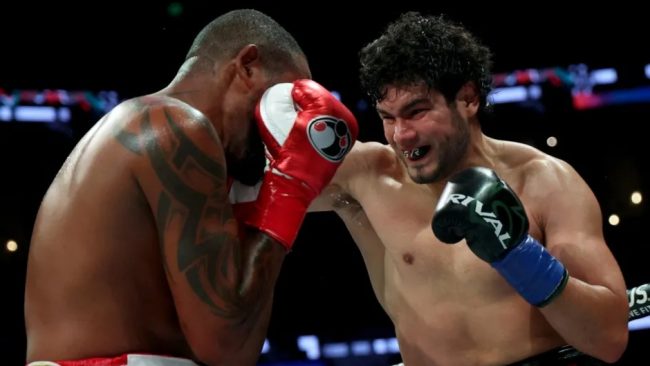 Gilberto Zurdo Ramírez gdu 12 a Yuniel Dorticos retuvo campeonato mundial crucero AMB y OMB de 280625 en Anaheim