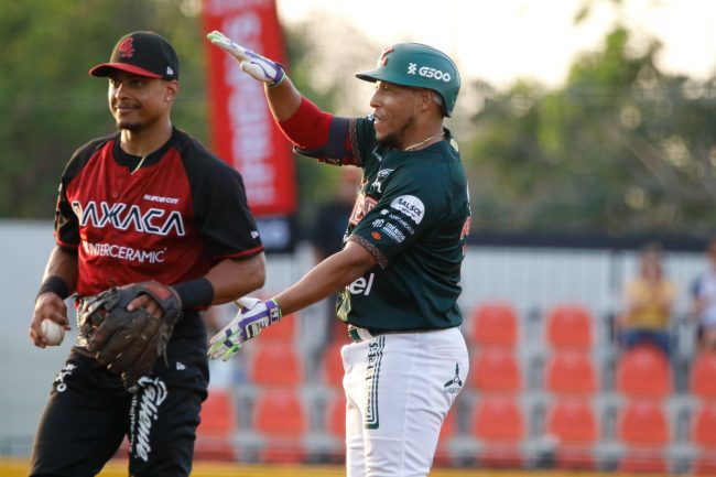 Guerreros de Oaxaca vs. Leones de Yucatán, juego 44, 2o de la serie, serie empatada, 8×4, del 070625 en Mérida, Yangervis Solarte y Wílmer Difo