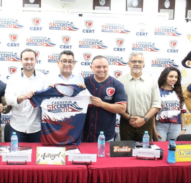 Iván Herrera Rosiles, Evelio Dzib Peraza, Manuel Gil Acereto, presentación carrera CERT 2025 del 060625 en IDEY