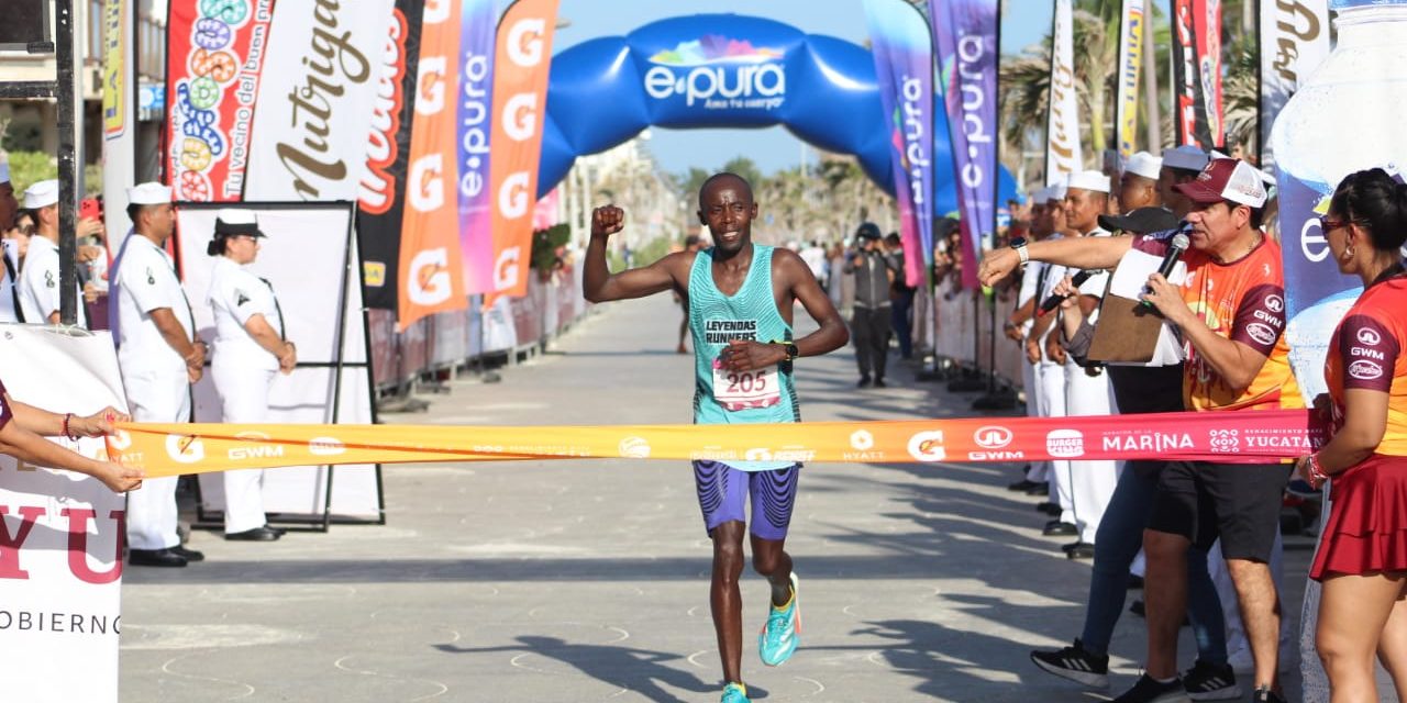 Keniano Stephen Ndege, ganador del Maratón de la Marina 2005, XXXVI edición, del 080625 en Progreso