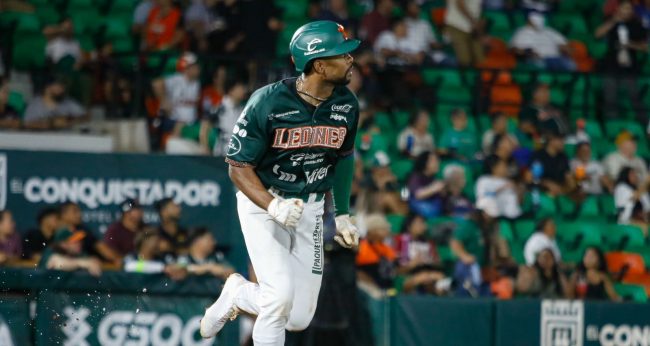 Leones de Yucatán vs. Conspiradores de Querétaro, juego 41, 2o de la serie, serie empatada, 7×4, 5 del 040625 en Mérida, Wynton Bernard, jonrón