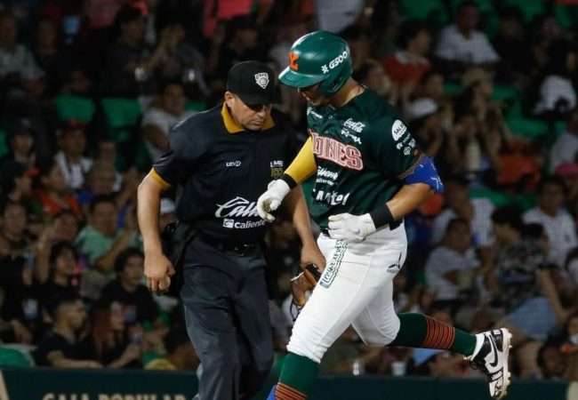 Leones de Yucatán vs. Guerreros de Oaxaca, juego 45, 3o de la serie, serie para los Leones, 8×4, 2 del 080625 en Mérida, Diosbel Arias con umpire Héctor García