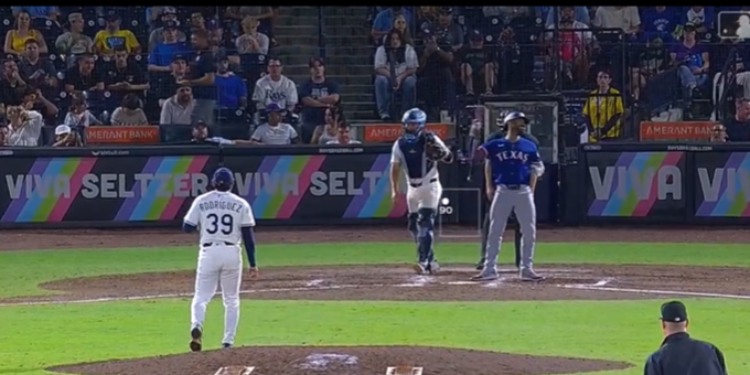 Manuel Bolón Rodríguez vs. Marcus Semien lo ponchó en la 6a, Rays vs. Rangers, 5×4, del 040625 en Tampa
