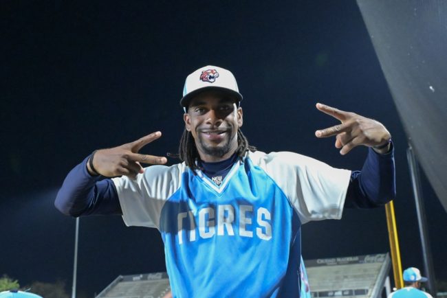 Ronnie Williams con uniforme de los Tigres de Quintana Roo