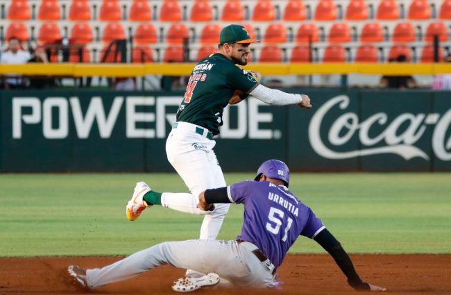 Conspiradores de Querétaro vs. Leones de Yucatán, juego 76, 2o de la serie, serie para los Conspiradores, 8×0, del 190725 en Mérida, Henry Urrutia con Antonio Piñero