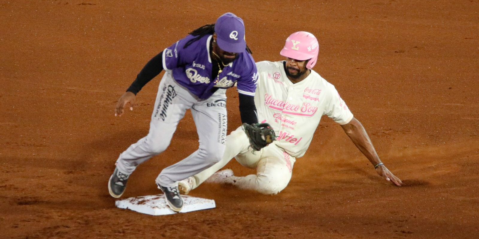 Conspiradores de Querétaro vs. Leones de Yucatán, juego 77, 3o de la serie, barren a los Leones, 5×3, del 200725 en Mérida, Alen Hanson out a Henry Ramos en la 2a entrada