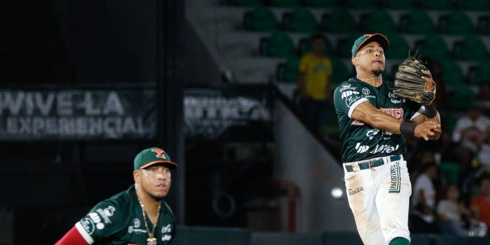 Diablos Rojos del México vs. Leones de Yucatán, juego 80, 3o de la serie, serie para los Diablos, 5×4, del 240725 en Mérida, Yangervis Solarte y Wílmer Difó