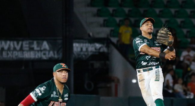 Diablos Rojos del México vs. Leones de Yucatán, juego 80, 3o de la serie, serie para los Diablos, 5×4, del 240725 en Mérida, Yangervis Solarte y Wílmer Difó