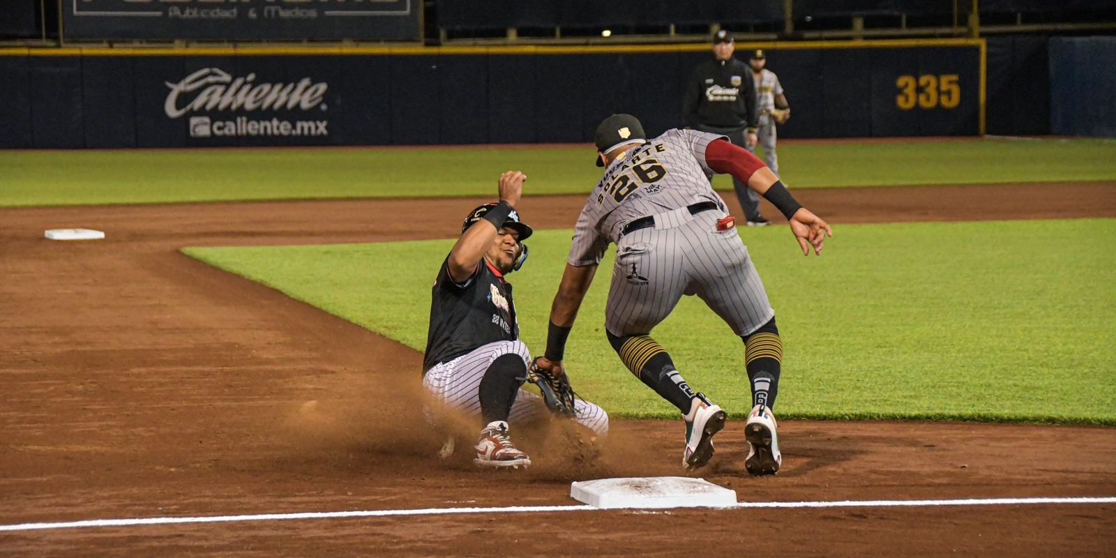 Guerreros de Oaxaca vs. Leones de Yucatán, juego 81, 1o de la serie, 11×5, 4 del 250725 en Oaxaca, Yangervis Solarte con Reynaldo Rodríguez