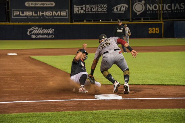 Guerreros de Oaxaca vs. Leones de Yucatán, juego 81, 1o de la serie, 11×5, 4 del 250725 en Oaxaca, Yangervis Solarte con Reynaldo Rodríguez