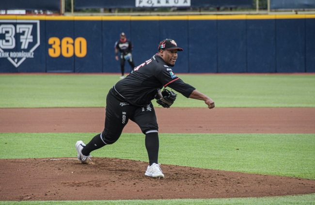 Guerreros de Oaxaca vs. Leones de Yucatán, juego 82, 2o de la serie, serie para los Guerreros, 8×0, del 260725 en Paxaca, Edwar Colina, abridor y ganador