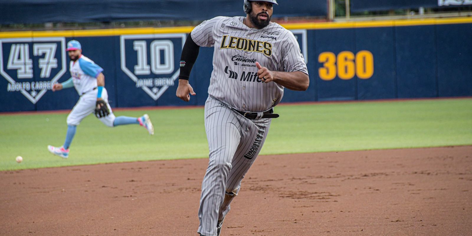 Guerreros de Oaxaca vs. Leones de Yucatán, juego 83, 3o de la serie, limpian a los Leones, 6×5, 1 del 270725 en Oaxaca, Art Charles