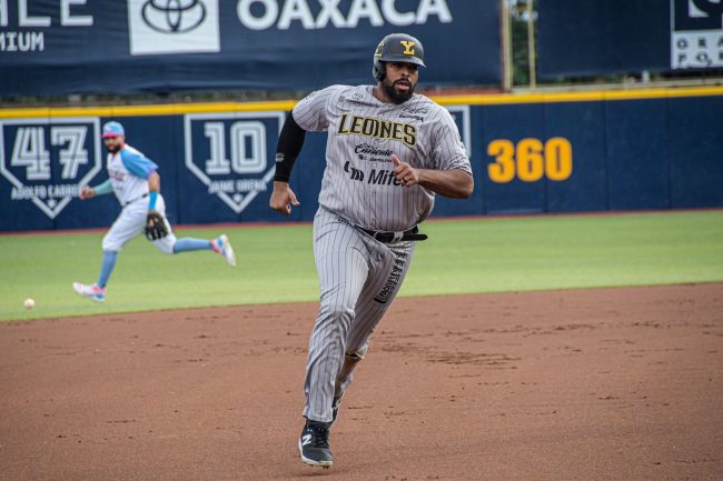 Guerreros de Oaxaca vs. Leones de Yucatán, juego 83, 3o de la serie, limpian a los Leones, 6×5, 1 del 270725 en Oaxaca, Art Charles