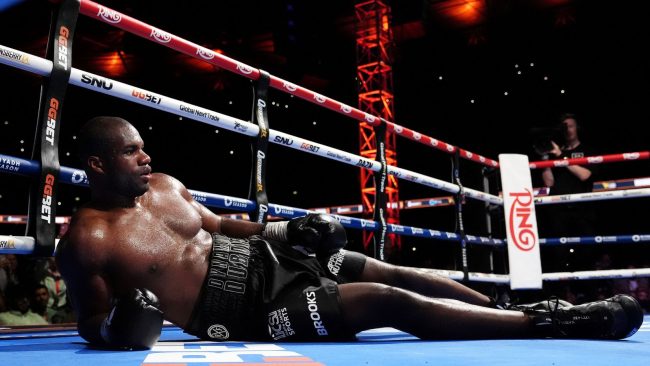 Oleksandr Usyk vs. Daniel Dubois gko 5, retuvo campeonatos mundiales OMB, CMB, AMB y ganó el de la FIB, se convirtió en tres veces campeón absoluto de la división, del 190725