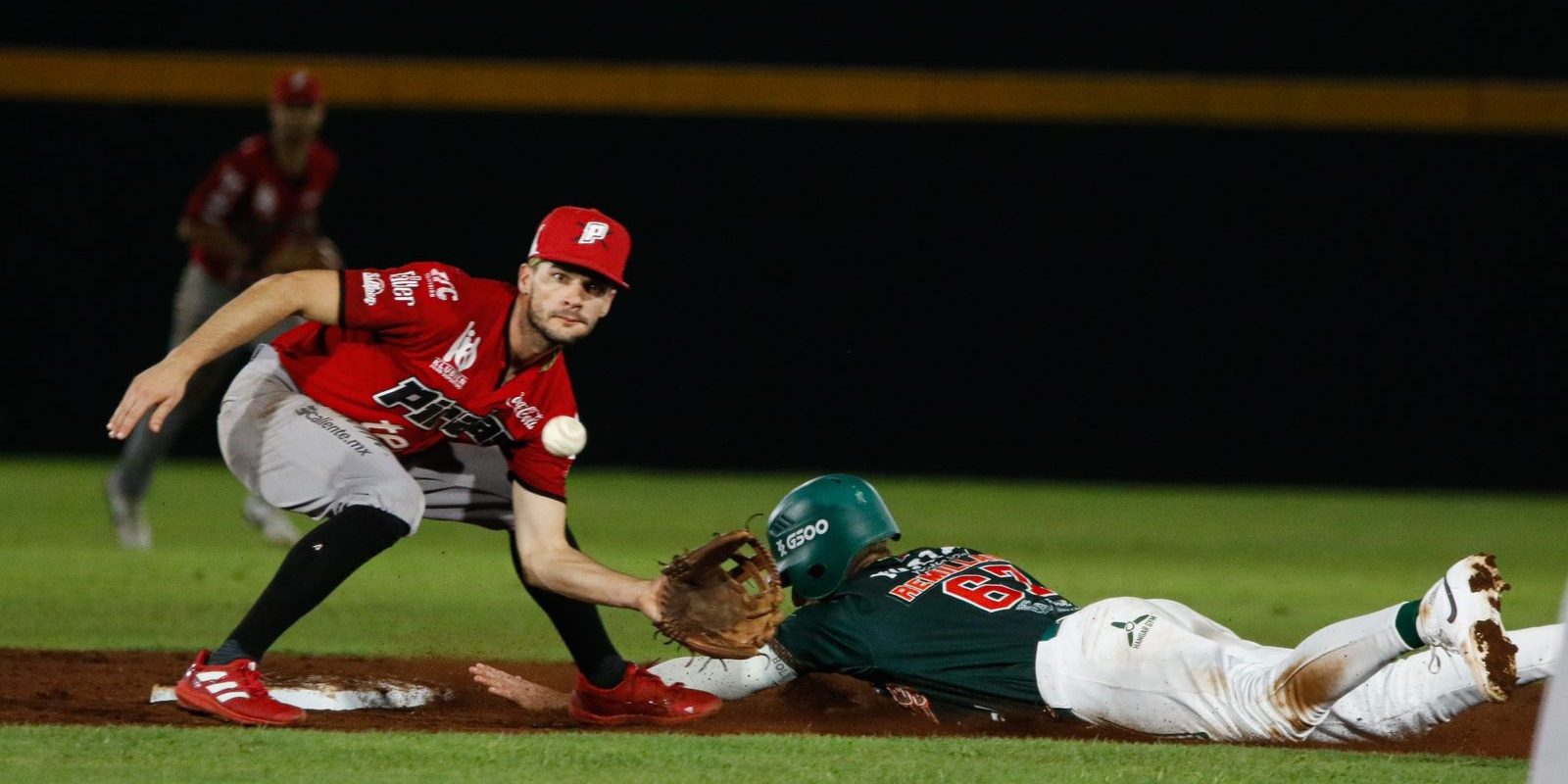 Piratas de Campeche vs. Leones de Yucatán, juego 73, 2o de la serie, serie empatada, 6×4, del 160725, Connor Hills de Campeche y Zach Remillard