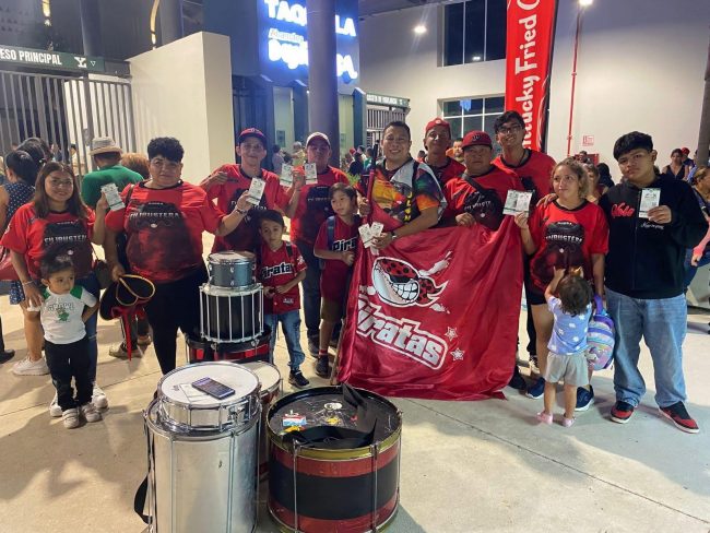 Porra de los Piratas de Campeche, corrida del parque Kukulc+an por protección Civil del 160725 2o de la serie Piratas venció 6×4 a los Leones