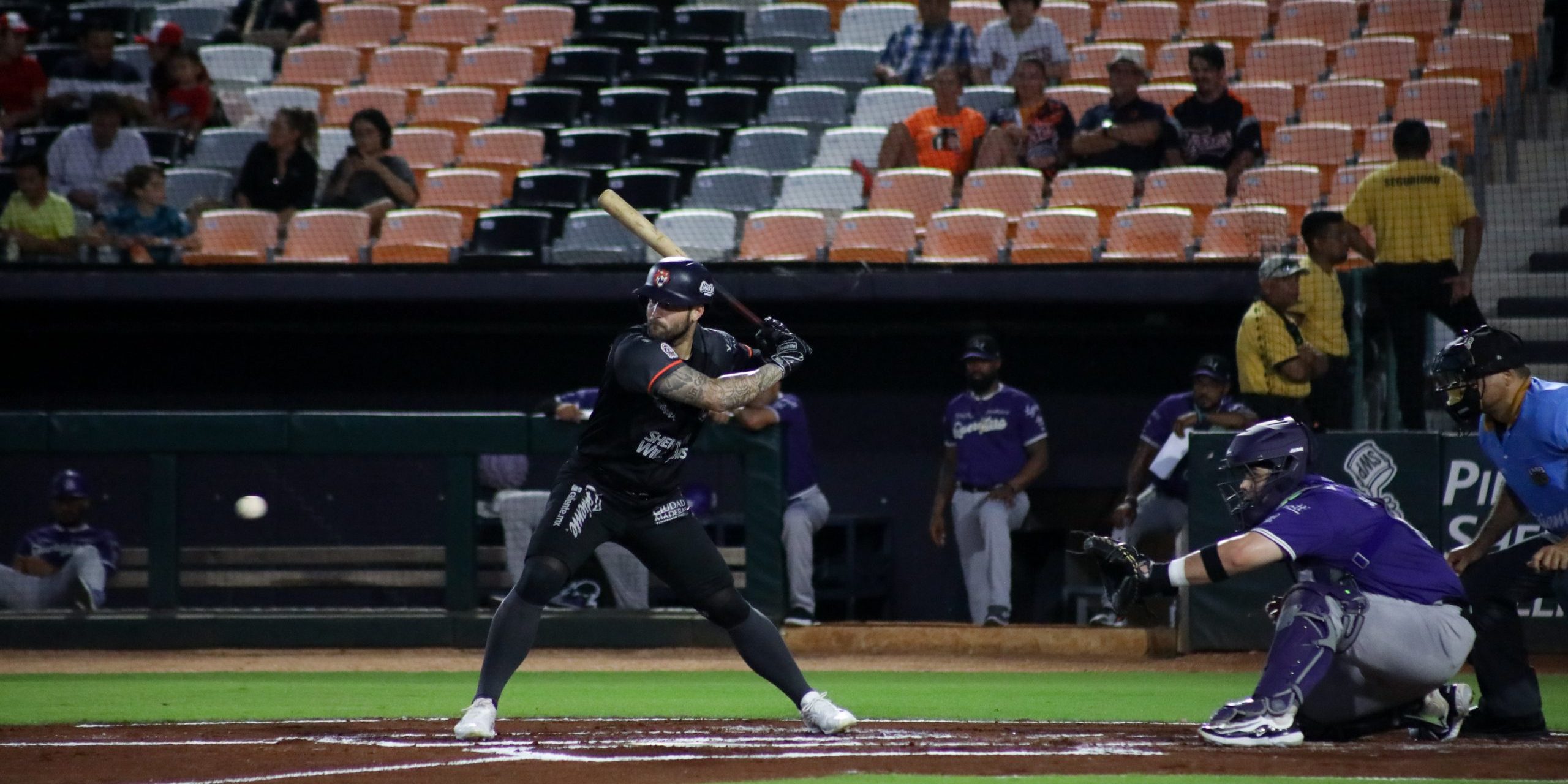 Tigres de Quintana Roo vs. Conspiradores de Querétaro, 1o de la serie, 1×0, del 010725 en Cancún Conspiradores lanza sin hit, pero con carrera y pierde