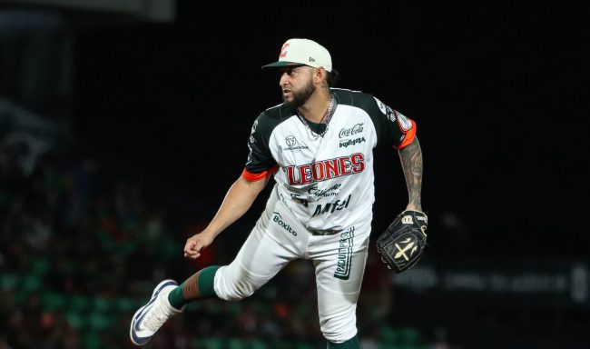 Águila de Veracruz vs. Leones de Yucatán, juego 86, 3o de la serie, serie para el Águila, 7×1, del 310725 en Mérida, Yoanner Negrín, abridor y derrotado