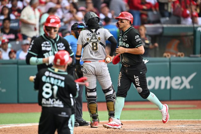 Diablos Rojos del México vs. Leones de Yucatán, 2o juego 1er play off, ventaja Diablos 2-0, 12×2, del 100825 en la Ciudad de México
