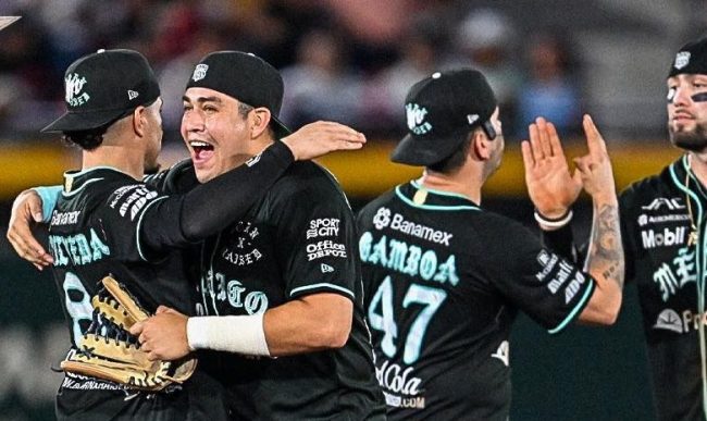 Diablos Rojos del México vs. Leones de Yucatán, 3er juego de play off, ventaja 3-0, 4×2, del 120825 en Mérida, Carlos Sepúlveda