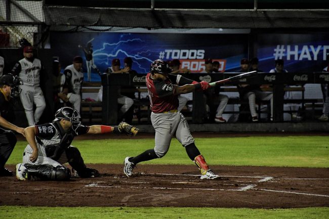 Guerreros de Oaxaca vs. Piratas de Campeche, 5o juego play off, ventaja Oaxaca 3-2, 5×4, en 10 innings, del 250825 en Campeche, Nelson Velázquez
