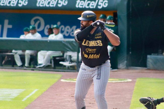 Leones de Yucatán vs. Pericos de Puebla, juego 88, 2o de la serie, serie empayada, 8×7, 2 del 020825 en Puebla, Art Charles, bateó su jonrón 21 en este juego