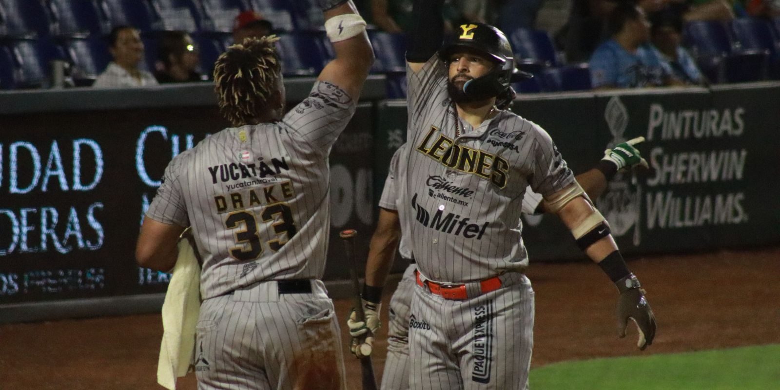 Leones de Yucatán vs. Tigres de Quintana Roo, juego 91, 2o de la serie, serie para los Leones, 6×3, del 060825 en Cancún, Wébster Rivas tras batear su jonrón seis del año con Yadir Drake