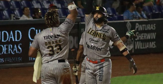 Leones de Yucatán vs. Tigres de Quintana Roo, juego 91, 2o de la serie, serie para los Leones, 6×3, del 060825 en Cancún, Wébster Rivas tras batear su jonrón seis del año con Yadir Drake