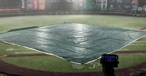 Pericos de Puebla vs. Piratas de Campeche, 5o juego primer play off, ventaja Piratas 3-1, pospuesto por lluvia, del 140825 en Puebla