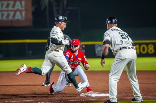 Piratas de Campeche vs. Pericos de Puebla, 3er juego primer play off, ventaja Campeche 3.0, 9×6, 2 del 120825 en Puebla, en 11 innings, Félix Pérez, de los Piratas
