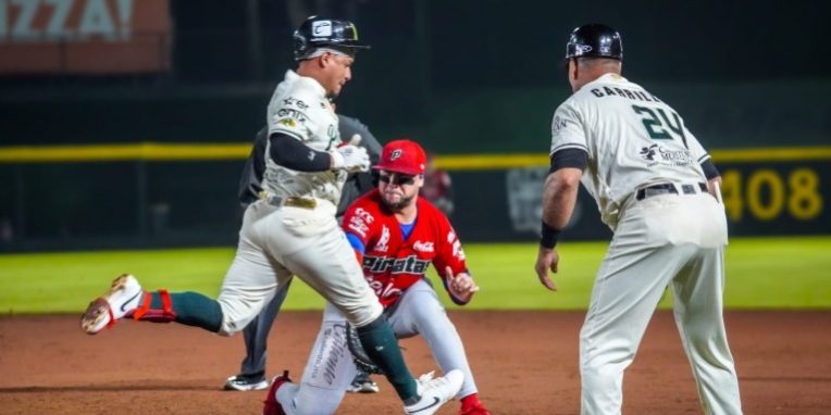 Piratas de Campeche vs. Pericos de Puebla, 3er juego primer play off, ventaja Campeche 3.0, 9×6, 2 del 120825 en Puebla, en 11 innings, Félix Pérez, de los Piratas