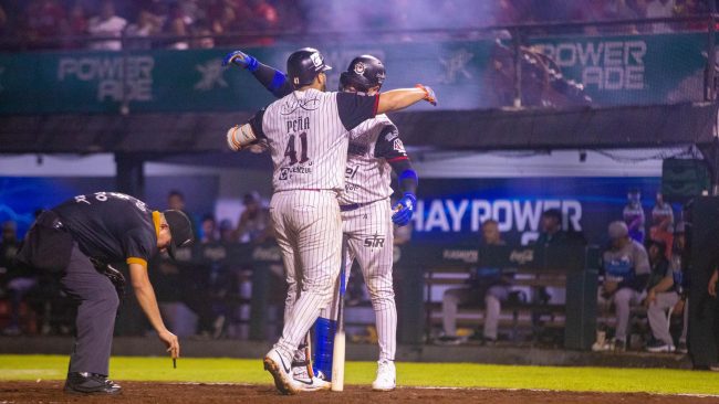 Piratas de Campeche vs. Pericos de Puebla, juego 2 1er play off, ventaja Piratas 2-1, 3×2, 1 del 100825 en Campeche, Francisco Peña, jonrón quinta entrada, solitario