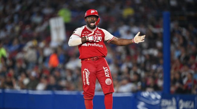 Diablos Rojos del México vs. Charros de Jalisco, juego 3 serie del rey, ventaja Diablos 3-0, 7×2, 1 del 130925 en Zapopan, José pirela, jonrón de 3 carreras en la 4a