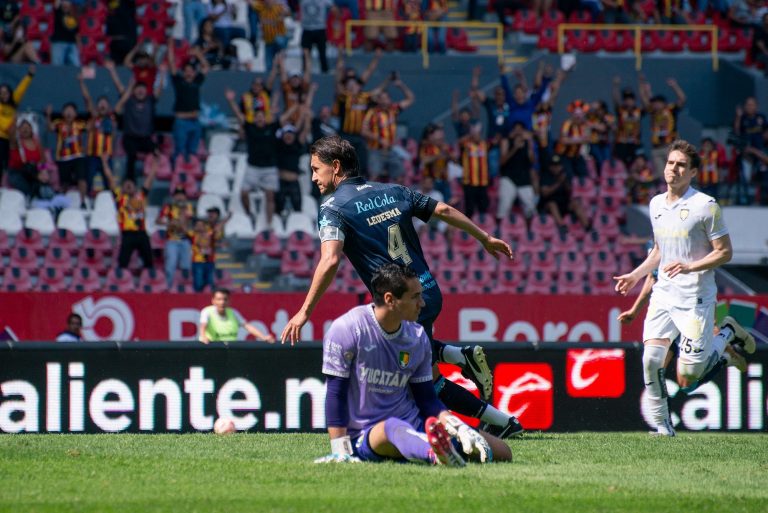 Leones Negros de la U. de G. vs. Venados de Yucatán, fecha 14, torneo de apertura, liga de expansión, 1-0, 7 del 021125 en Guadalajara, estadio Jalisco